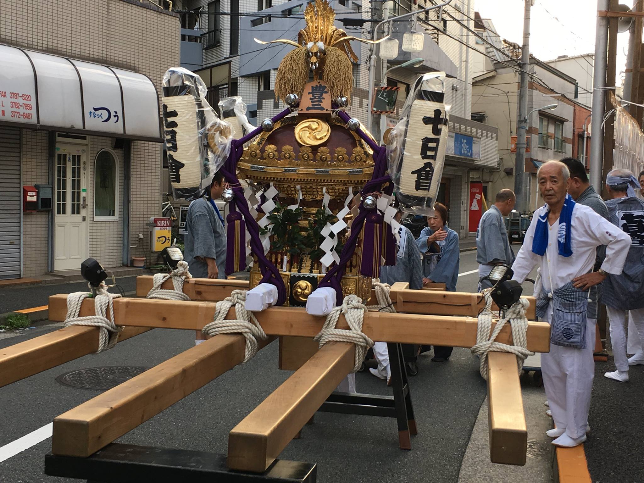 七日会 町内巡行