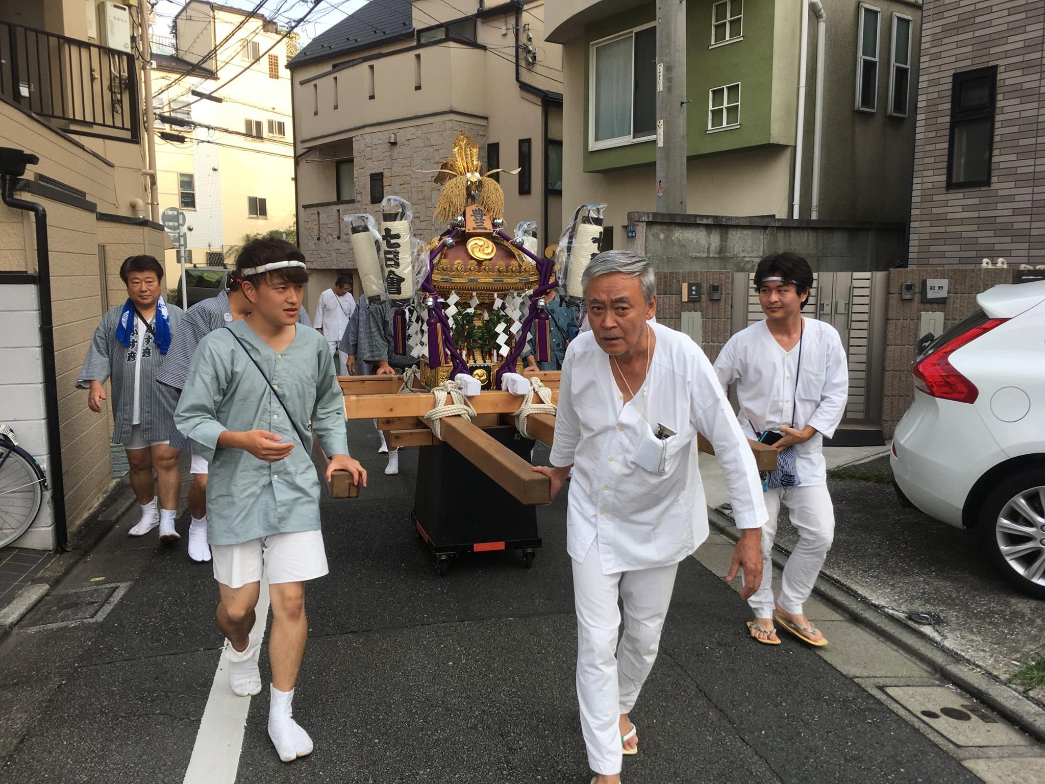 七日会 町内巡行